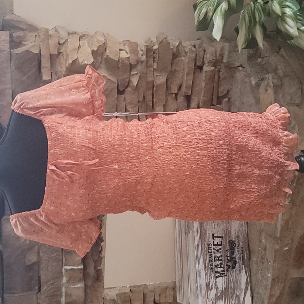 Floral dress 💣 rust color stretchy Size L model is wearing a M double layer